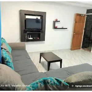 Departamento Centrico A 2 Cuadras De La Playa, Close To The Apartamento Mazatlán
